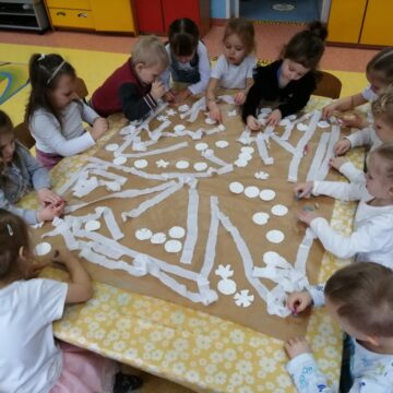 Kolorowa podróż pod hasłem „Wesołe zimowe zabawy”