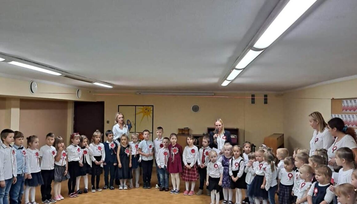 Przedszkolaki obchodzą Święto Niepodległości